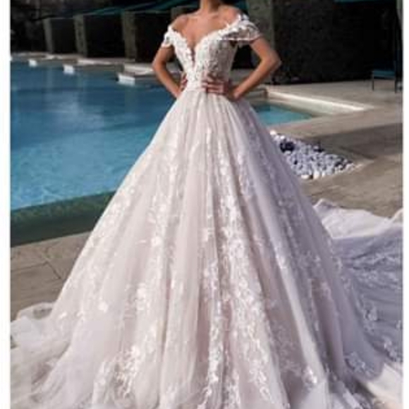 Wedding dress ❤️ - Picture 1 of 4